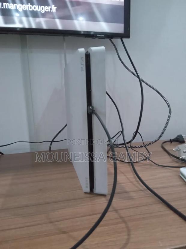 Ps4 Slim Good Condition - thumbnail 2