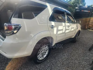 Toyota Fortuner 2.7 RWD 2013 Pearl
