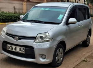 Toyota Sienta 2012 Silver