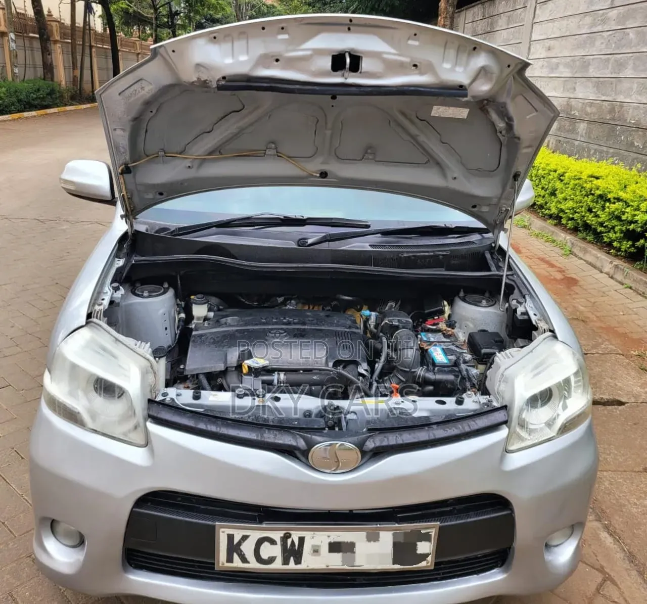 Toyota Sienta 2012 Silver