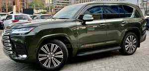Lexus LX 600 2022 Green
