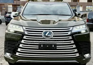 Lexus LX 600 2022 Green