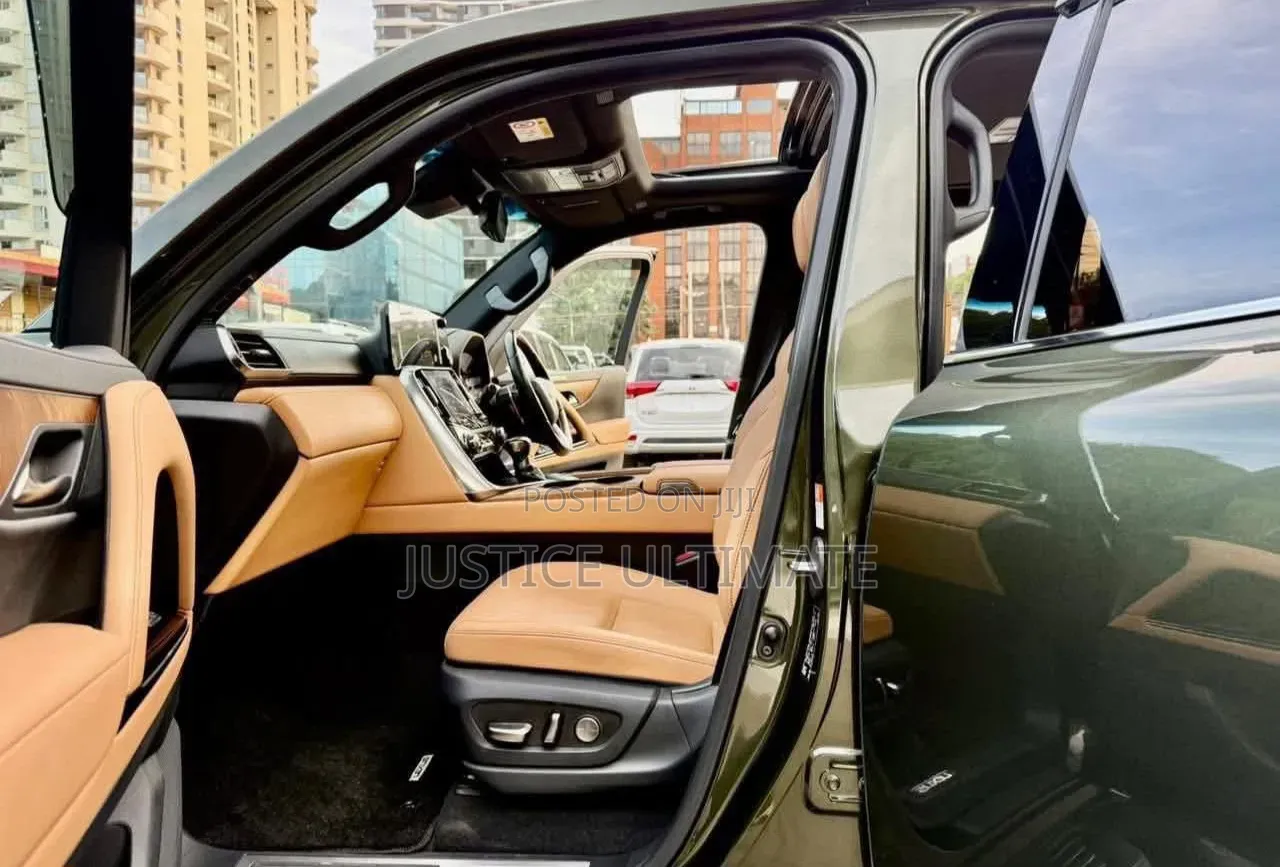Lexus LX 600 2022 Green