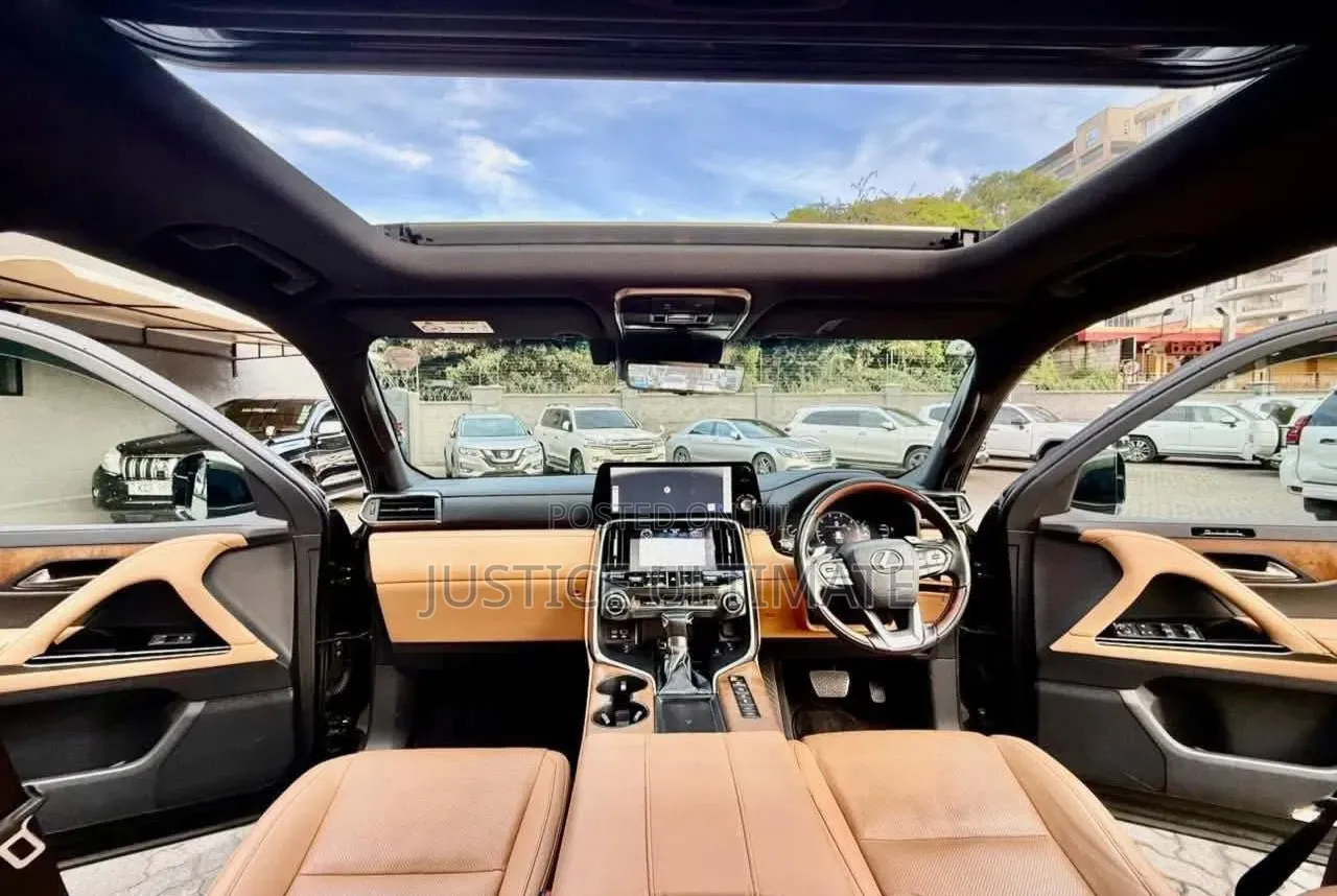 Lexus LX 600 2022 Green