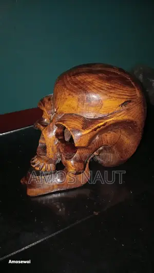 Hand-Carved Wooden Skull Sculpture – Unique Home Office Décor