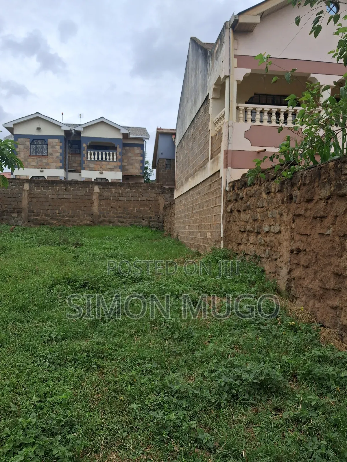 Membly Park Estate River Side Court 1/8ac With 3 Side Wall