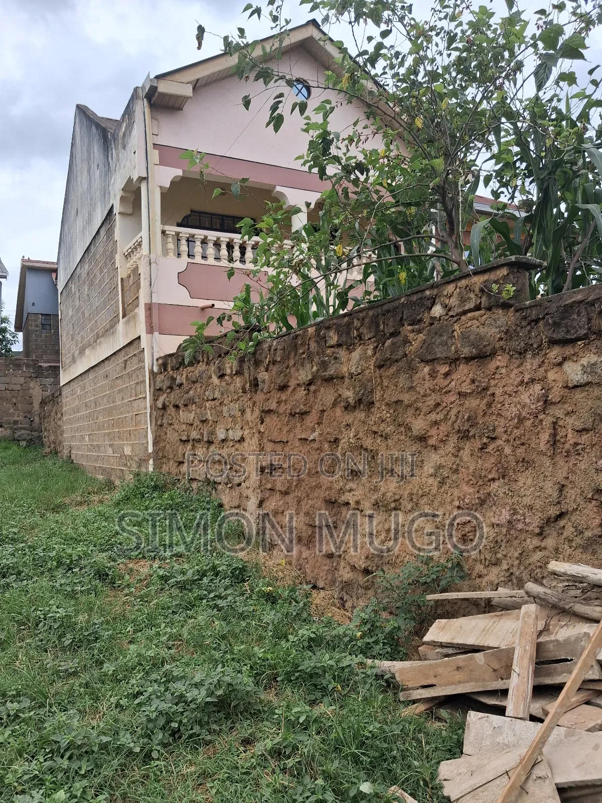 Membly Park Estate River Side Court 1/8ac With 3 Side Wall