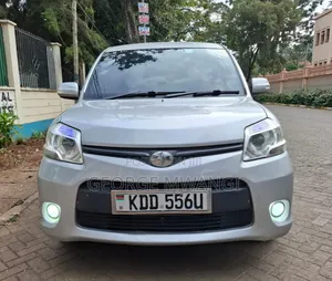 Toyota Sienta 2014 Silver
