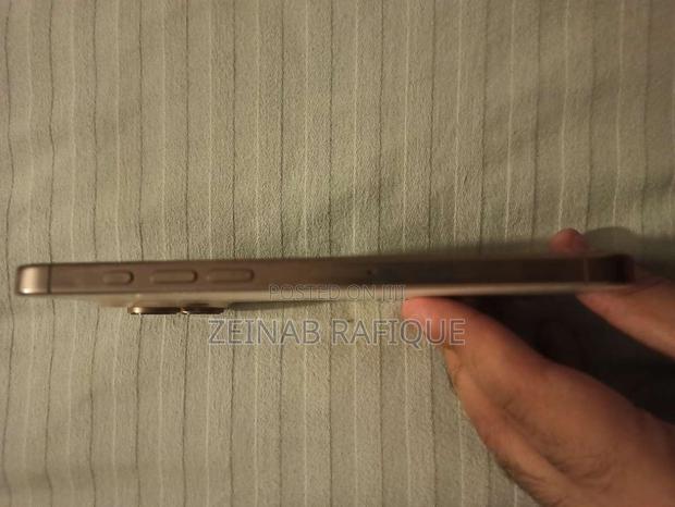 Apple iPhone 16 Pro Max 256 GB Gold - thumbnail 3