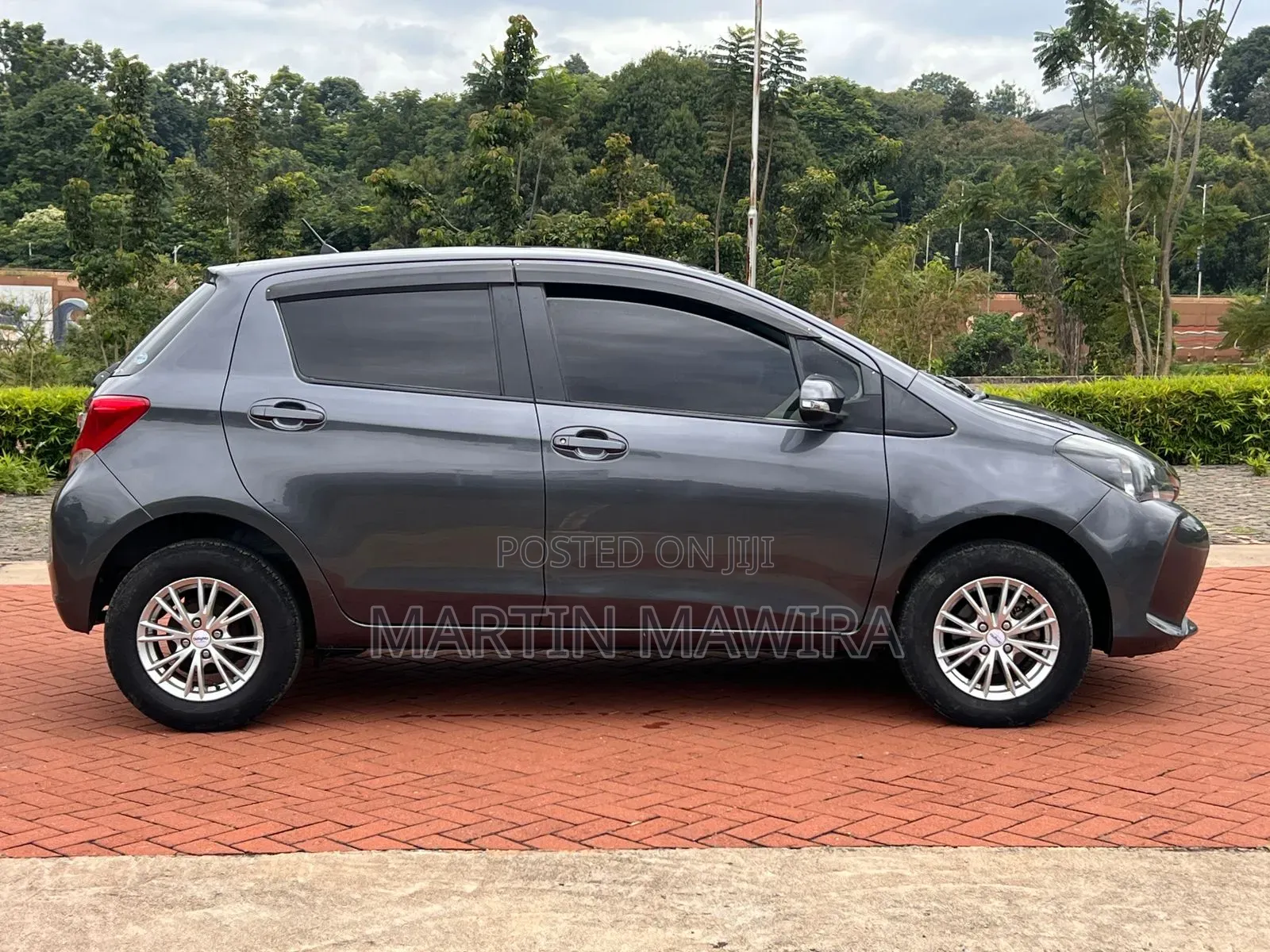 Toyota Vitz 2016 Gray
