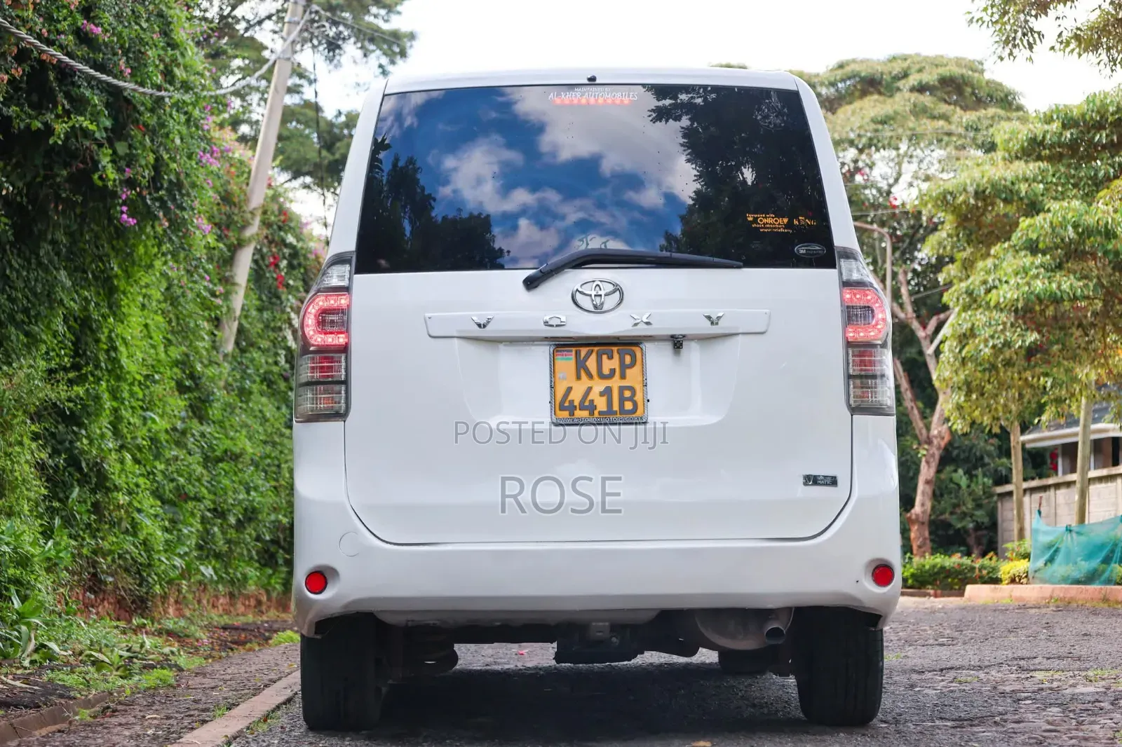 Toyota Voxy 2011 White