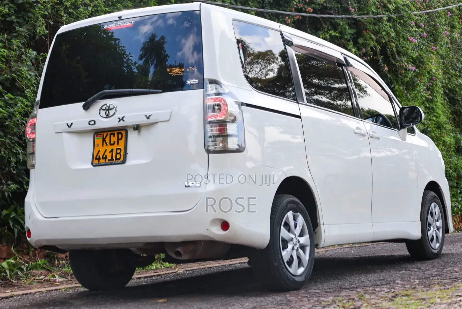 Toyota Voxy 2011 White