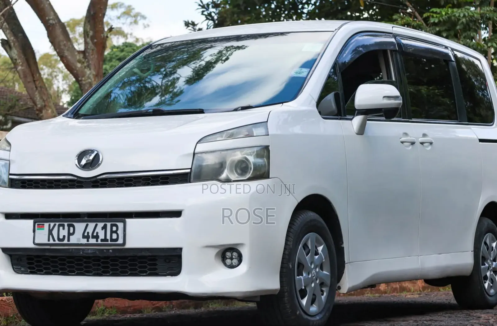 Toyota Voxy 2011 White