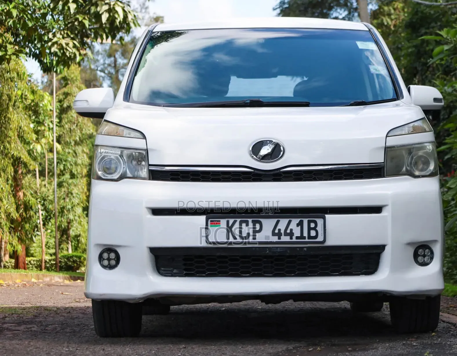 Toyota Voxy 2011 White