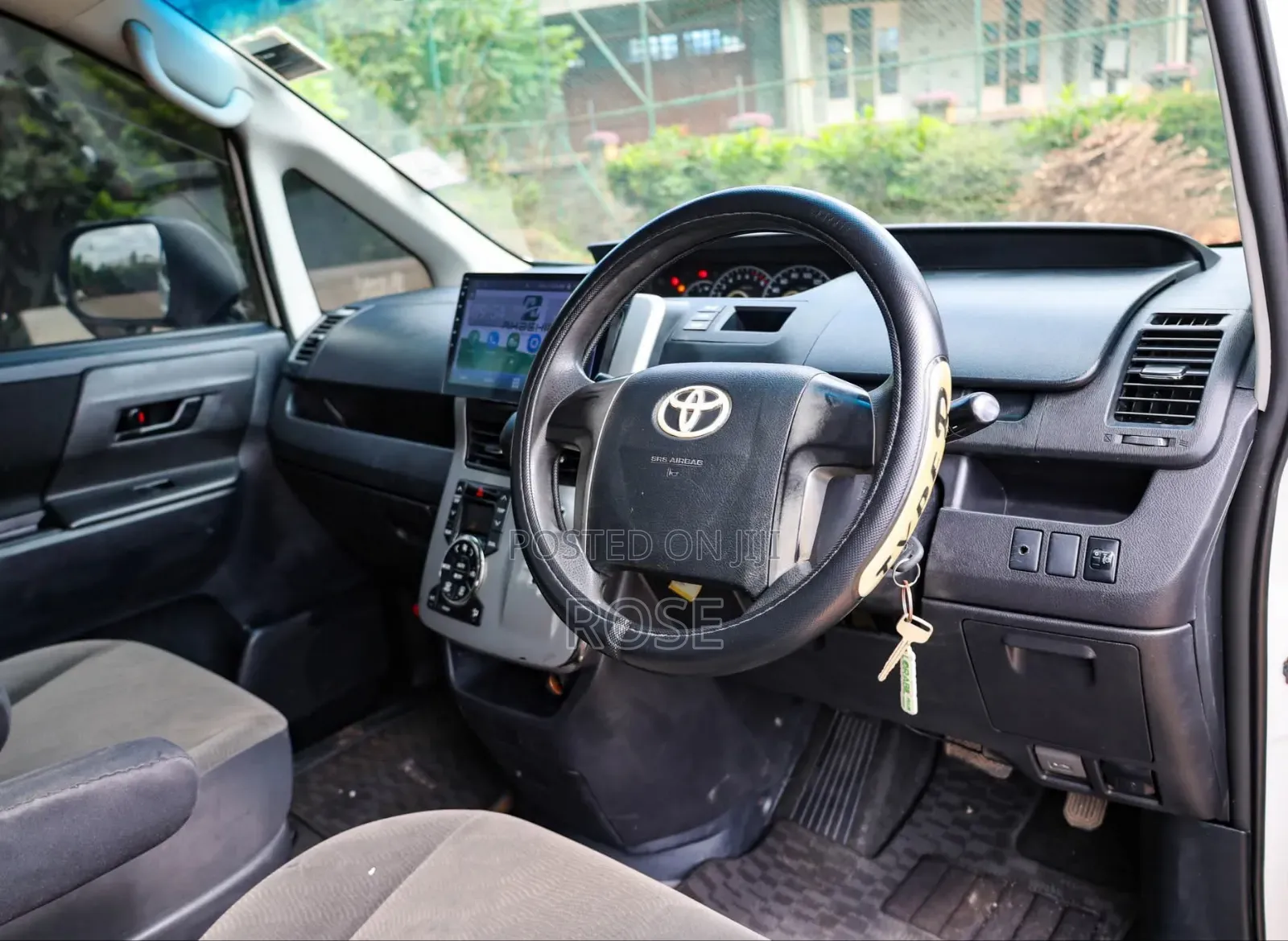 Toyota Voxy 2011 White