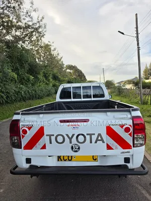 Toyota Hilux 2019 White