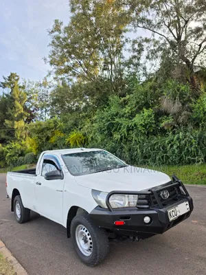 Toyota Hilux 2019 White