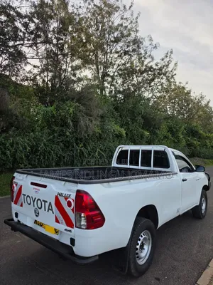 Toyota Hilux 2019 White