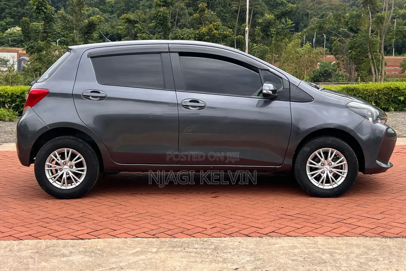 Toyota Vitz 2016 Gray
