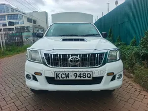 Toyota Hilux 2012 White