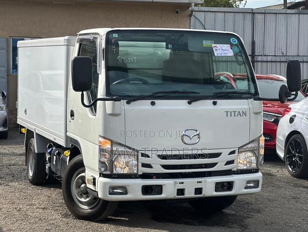 Mazda Titan - thumbnail 2