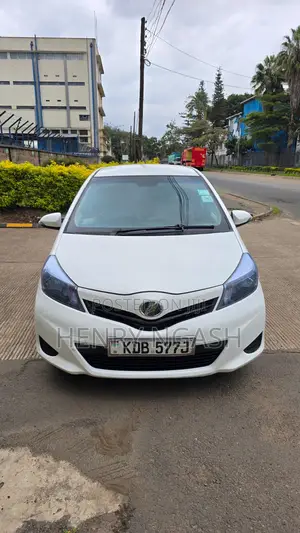 Toyota Vitz 2013 White