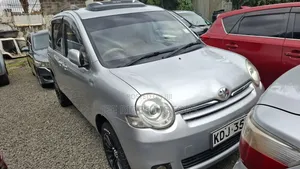 Toyota Sienta 1.5 FWD (6-seater) 2015 Silver