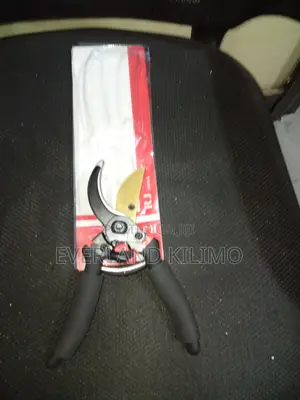 Pruning Shears For Gardening