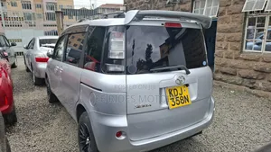 Toyota Sienta 1.5 FWD (6-seater) 2015 Silver