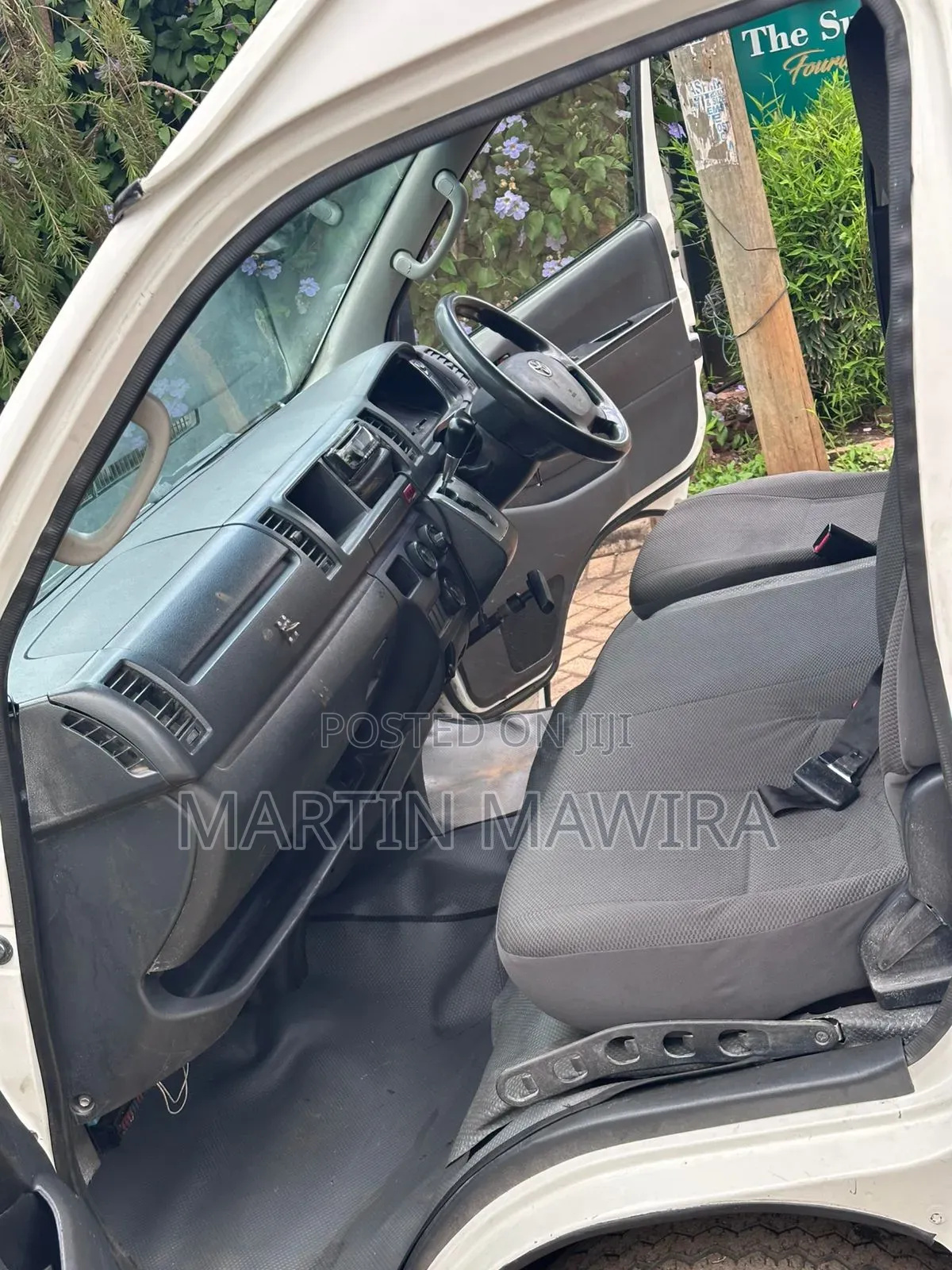 Toyota HiAce 2015 White
