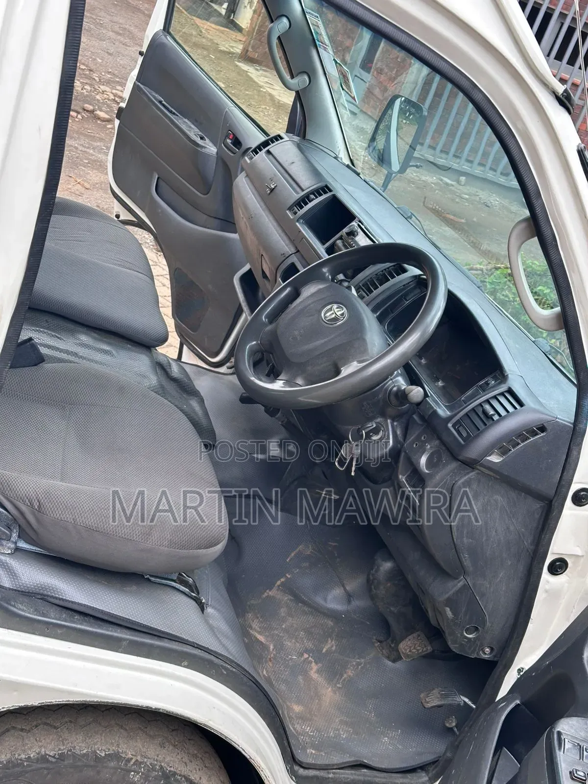 Toyota HiAce 2015 White