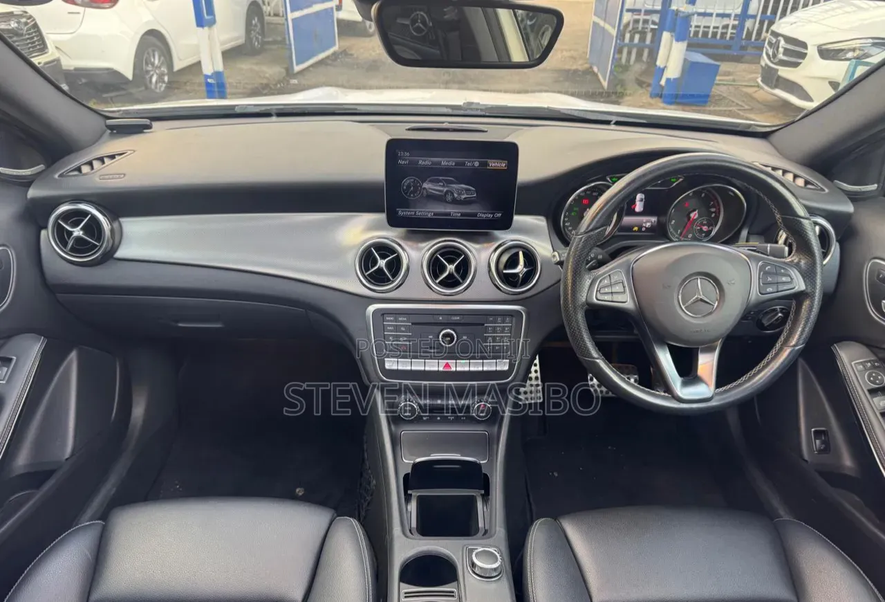 Mercedes-Benz GLA-Class 2019 White
