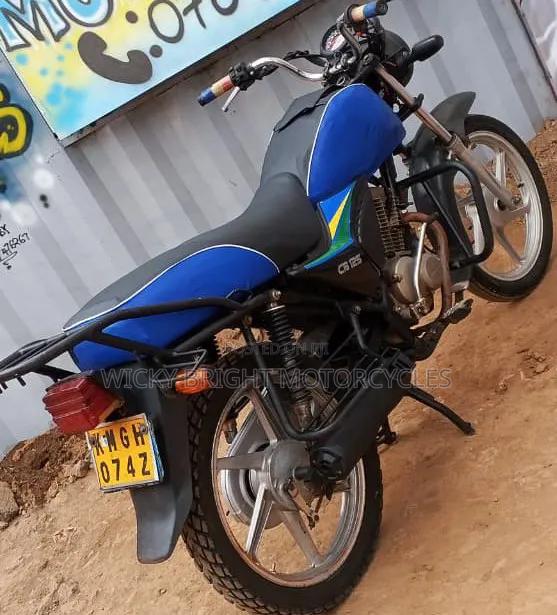 Honda CB 2024 Blue - main view