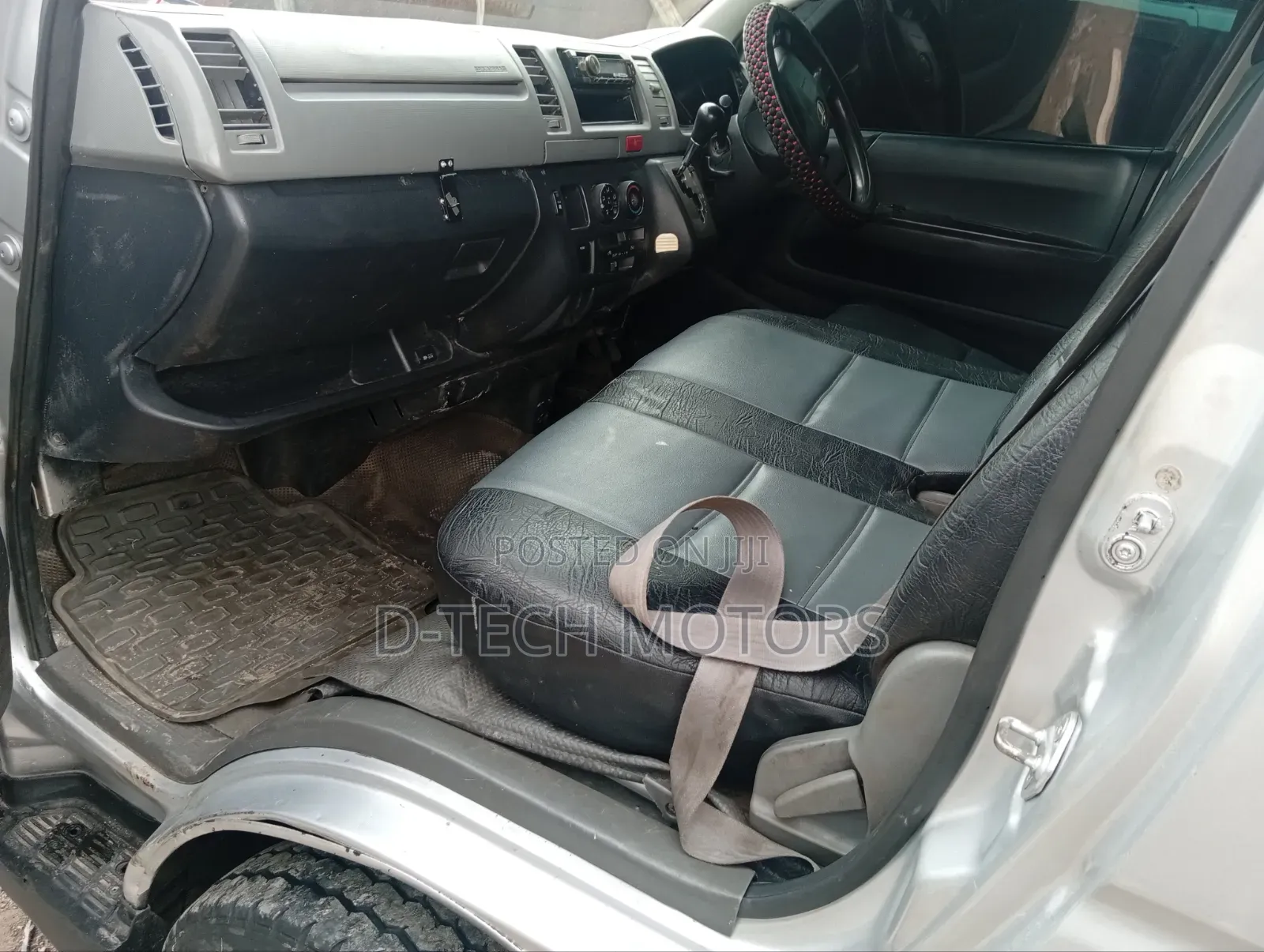 Toyota HiAce 2015 Silver