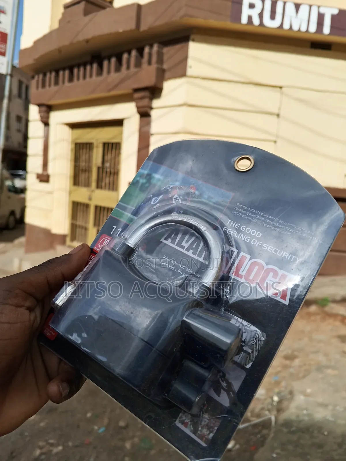 Motion Sensor Alarm Lock With a 110db Siren and Hardened Steel Shackle