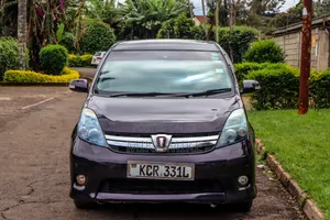 Toyota ISIS 1.8 Platana 2WD 2011 Maroon