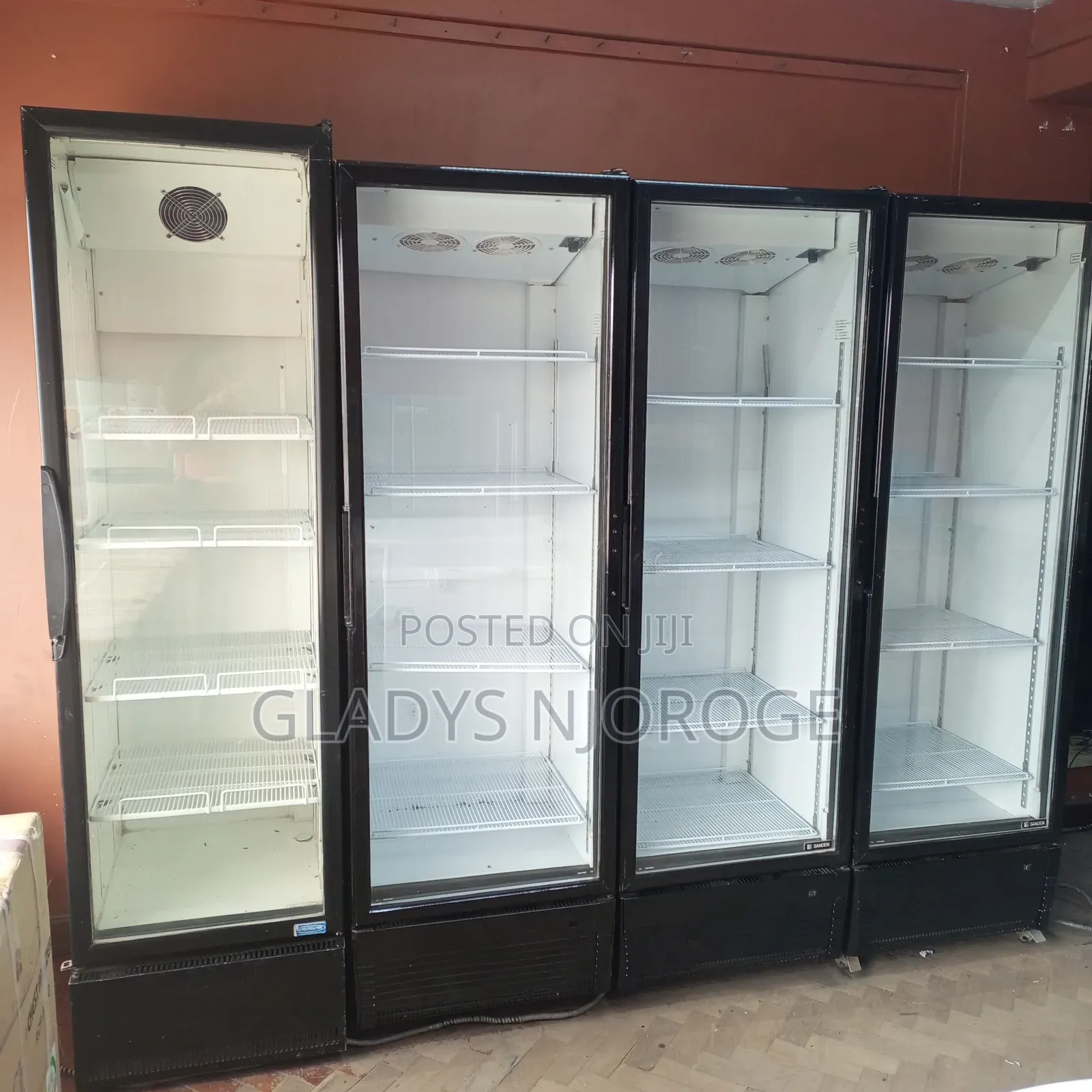 Show Case Chiller (Well Maintained) 650l