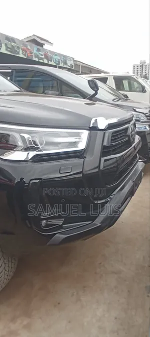 Toyota Hilux 2021 Black