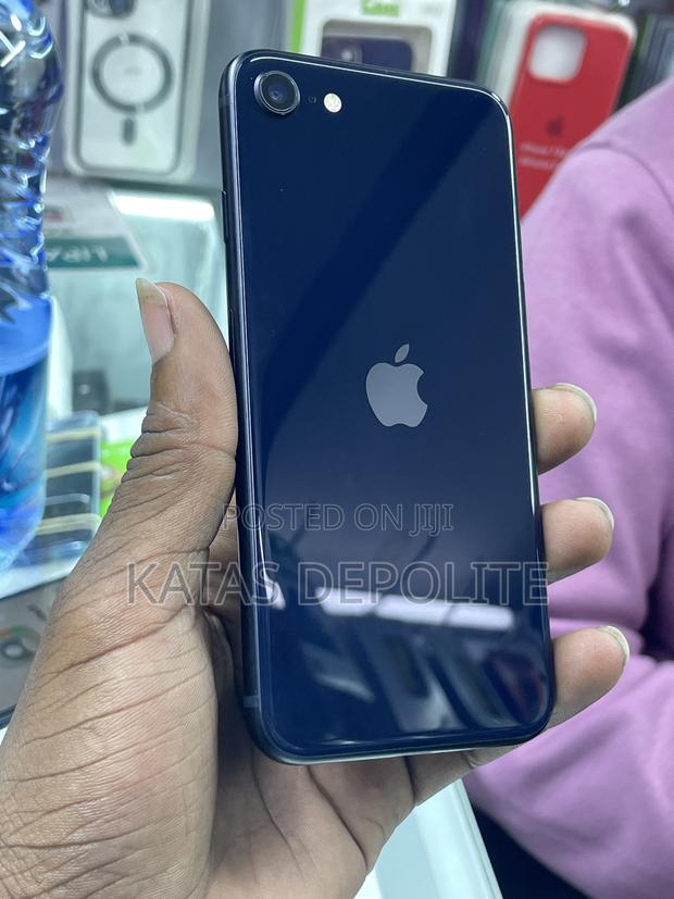 Apple iPhone SE (2020) 64 GB Black