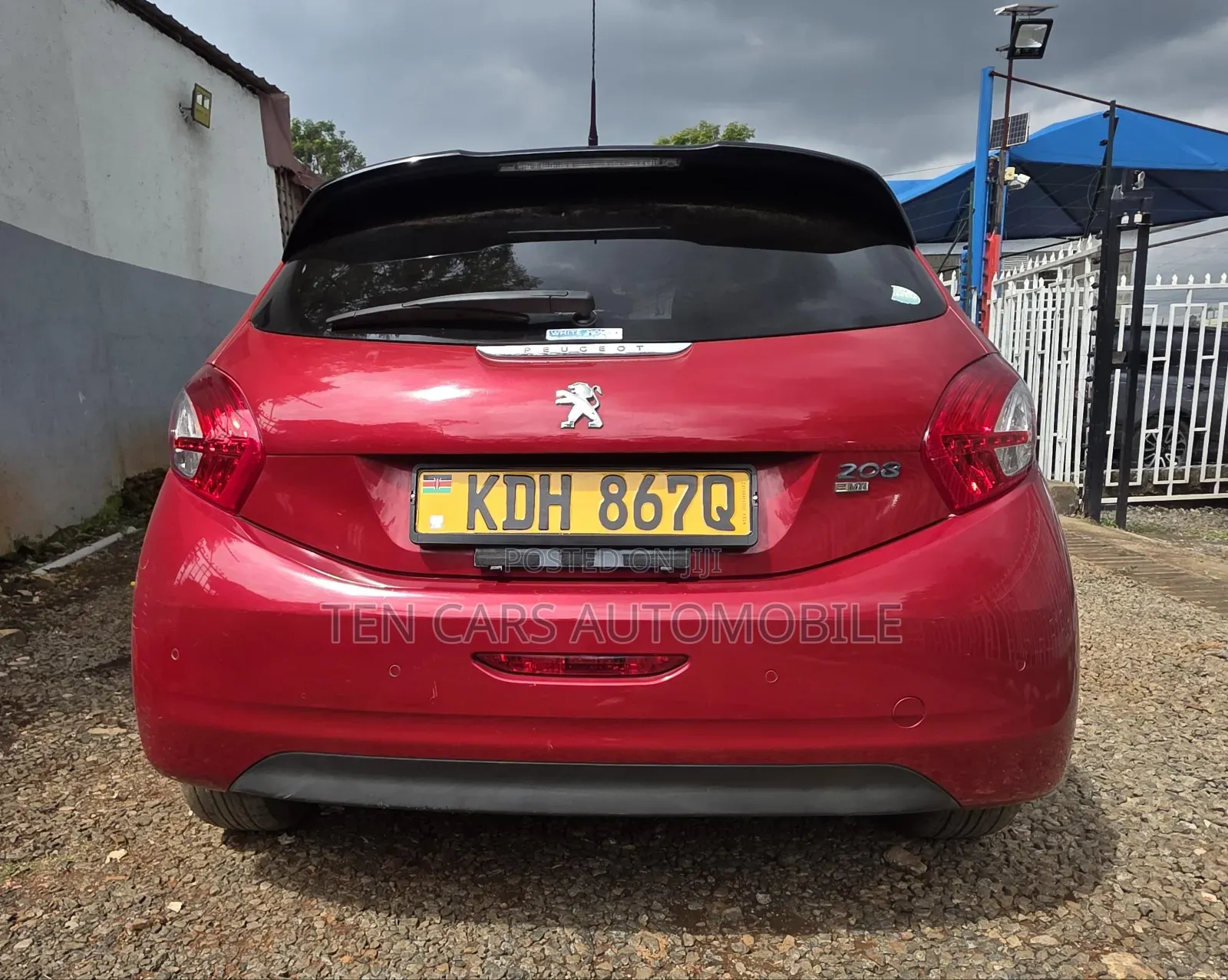 Peugeot 208 2015 Red