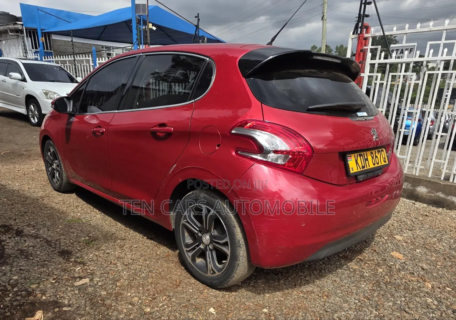 Peugeot 208 2015 Red