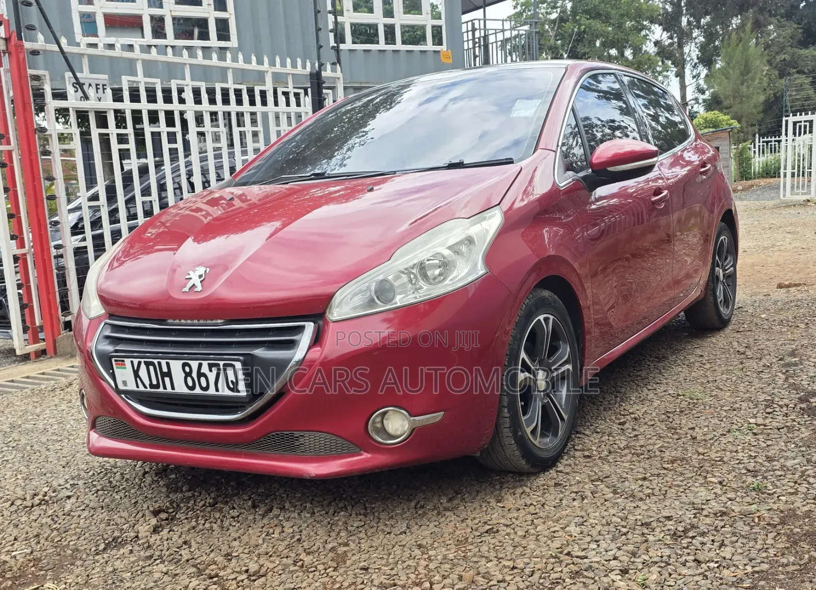 Peugeot 208 2015 Red
