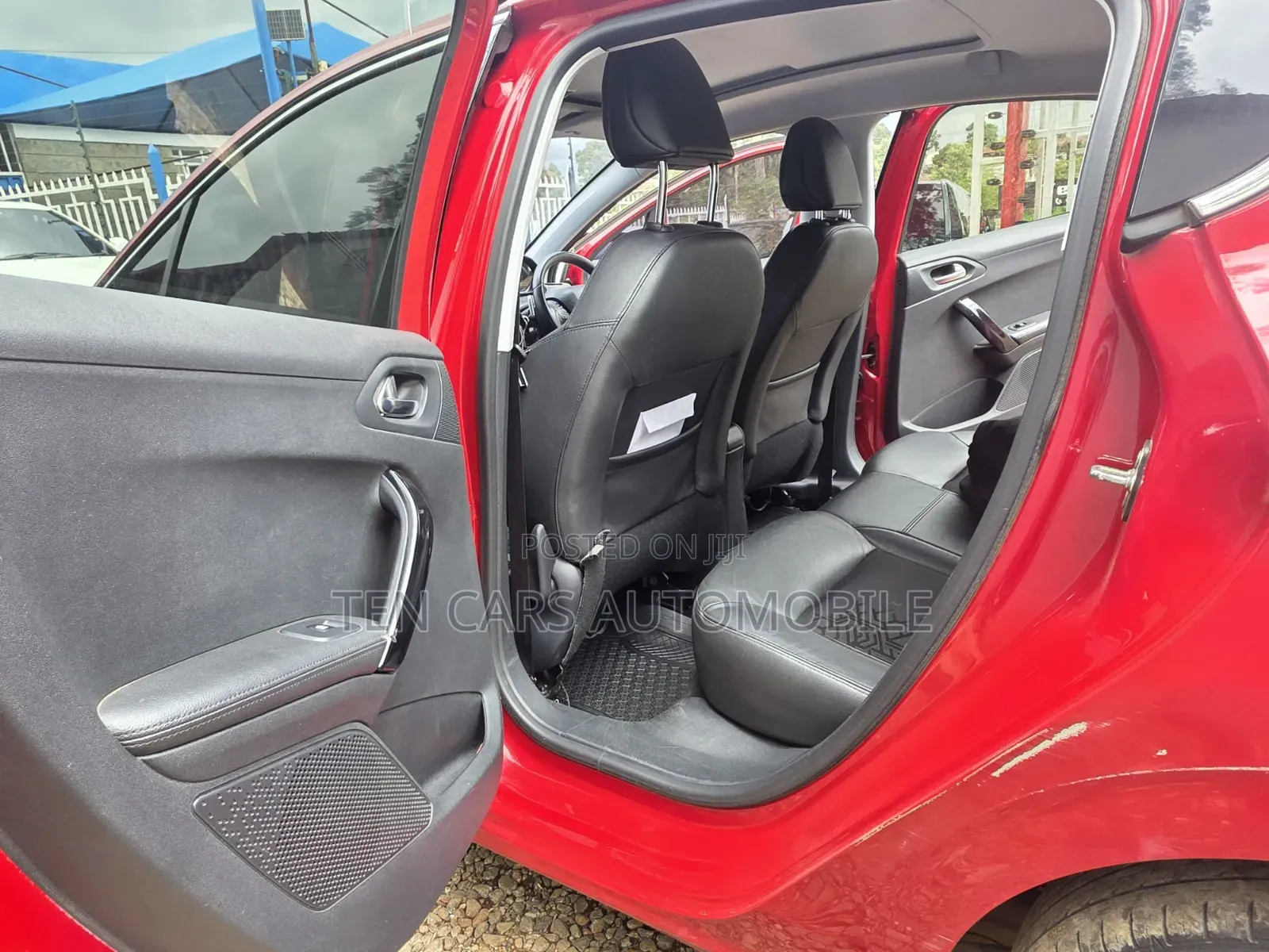Peugeot 208 2015 Red