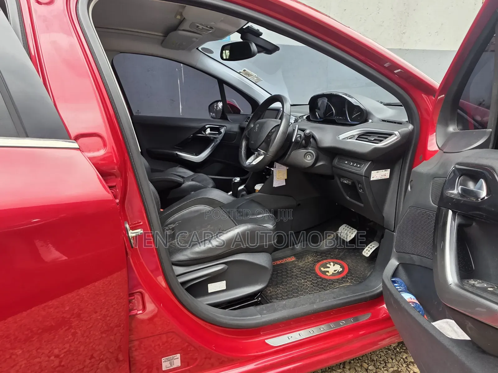 Peugeot 208 2015 Red