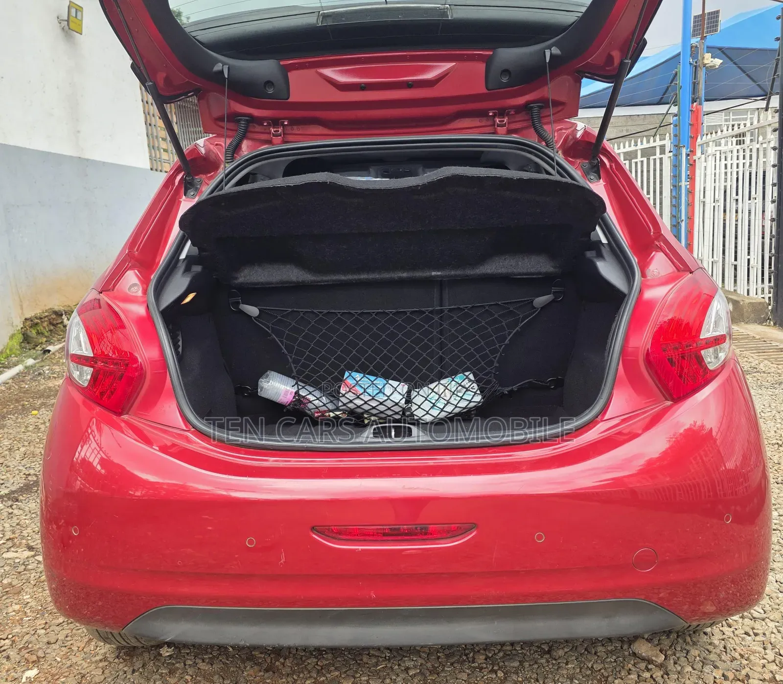 Peugeot 208 2015 Red