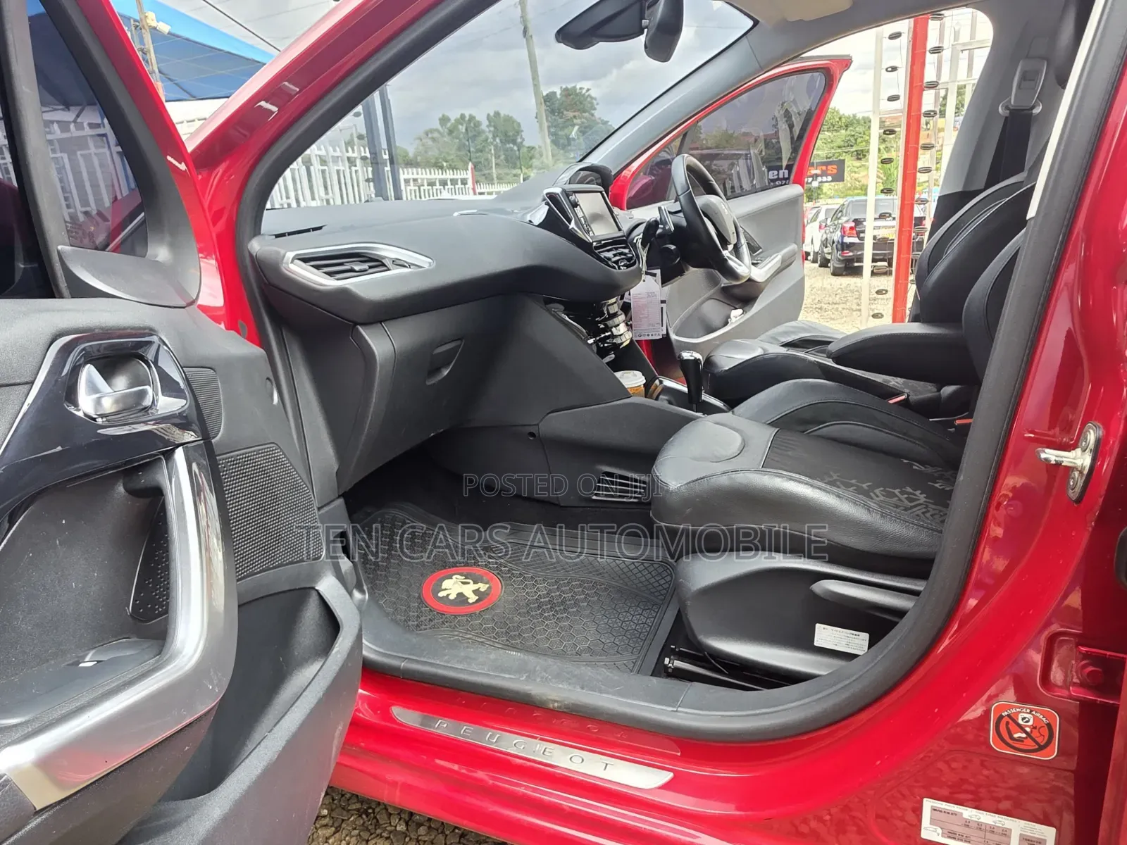 Peugeot 208 2015 Red