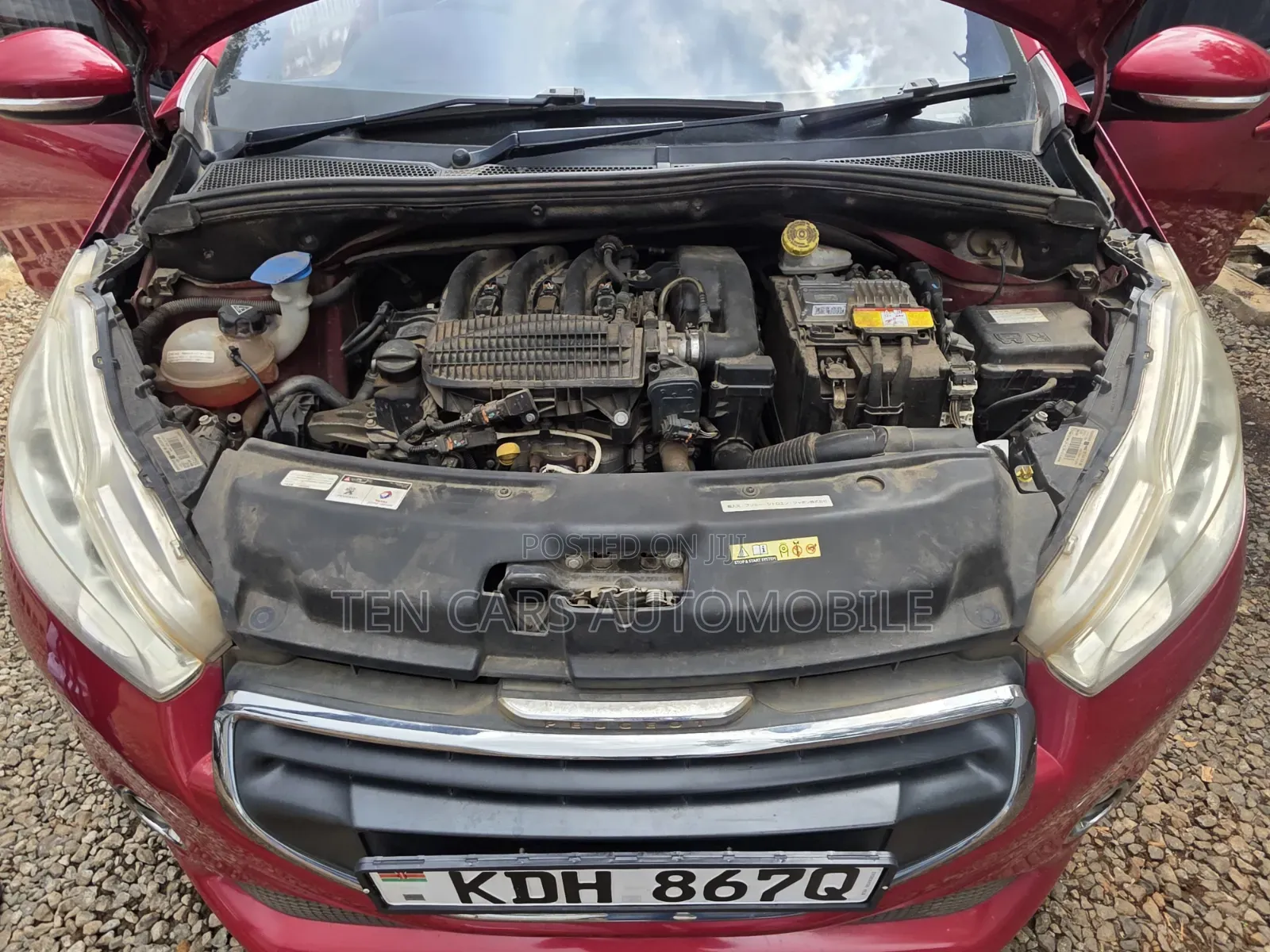 Peugeot 208 2015 Red