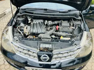 Nissan Tiida 1.6 Hatchback 2012 Black