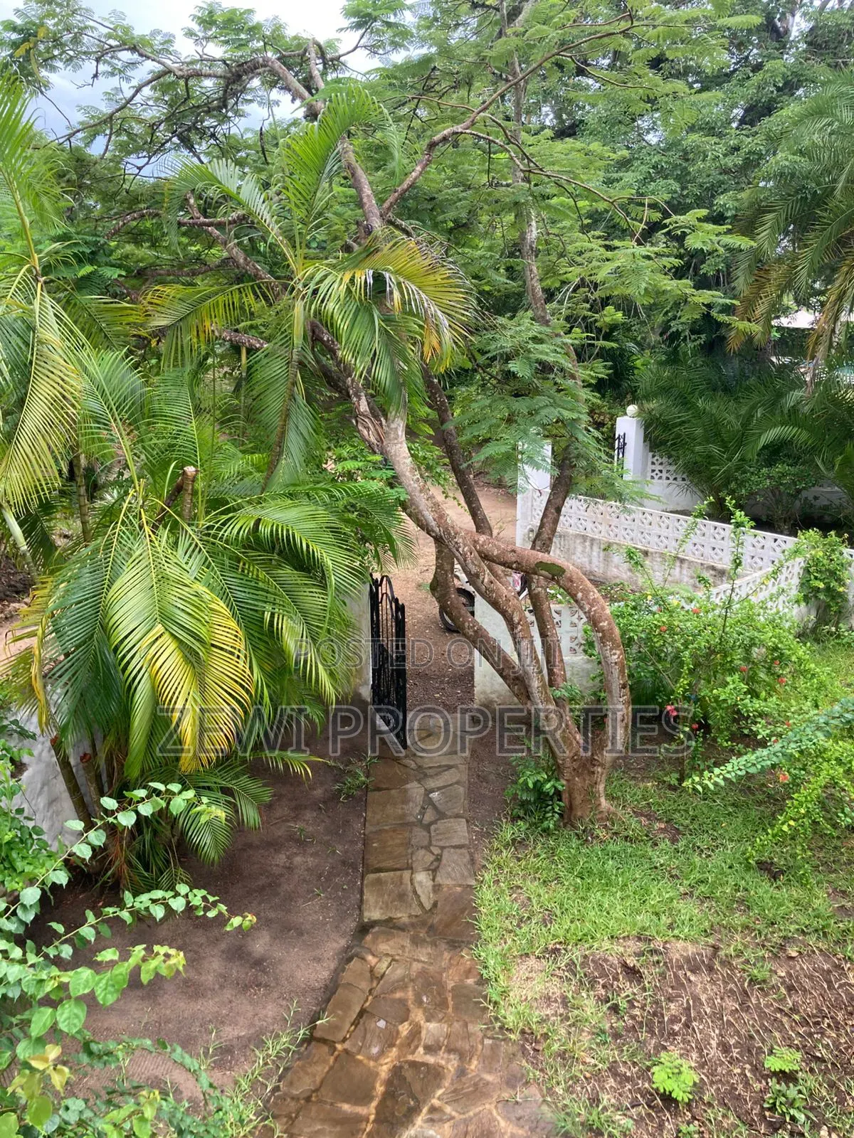Furnished 2bdrm Villa in Diani for sale