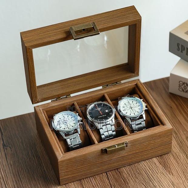 3-Slot Watch Organizer With a Clear Display Top.